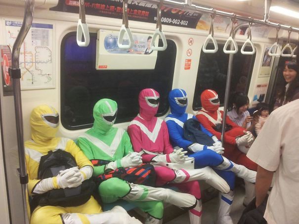 cosplayers-no-metro (2)