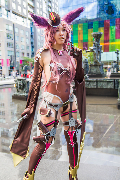 Gemischtrassiger Mosen Cosplay Kuessen