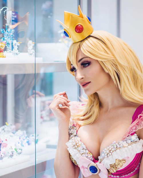 Sexy Peach Cosplay